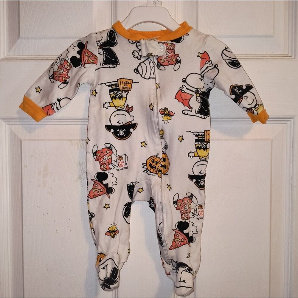 Peanuts Halloween Snoopy & Friends White Orange Trim Baby One Piece Footsie 0-3M
